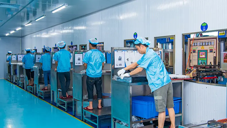 固体シリコーン製品の製造プロセスは何ですか?